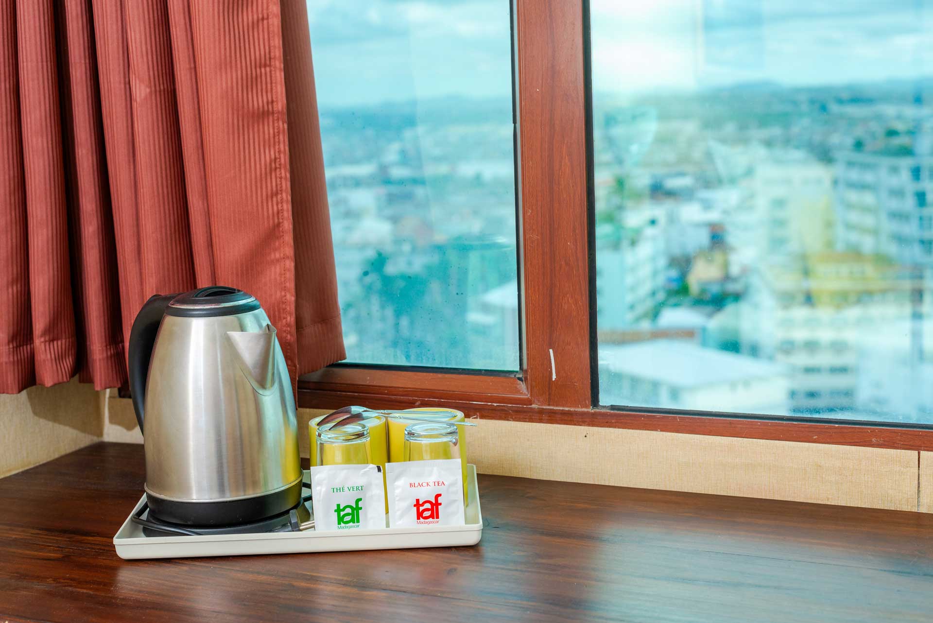 Chambre double deluxe à Antaninarenina equipé d'un plateau de bouilloire