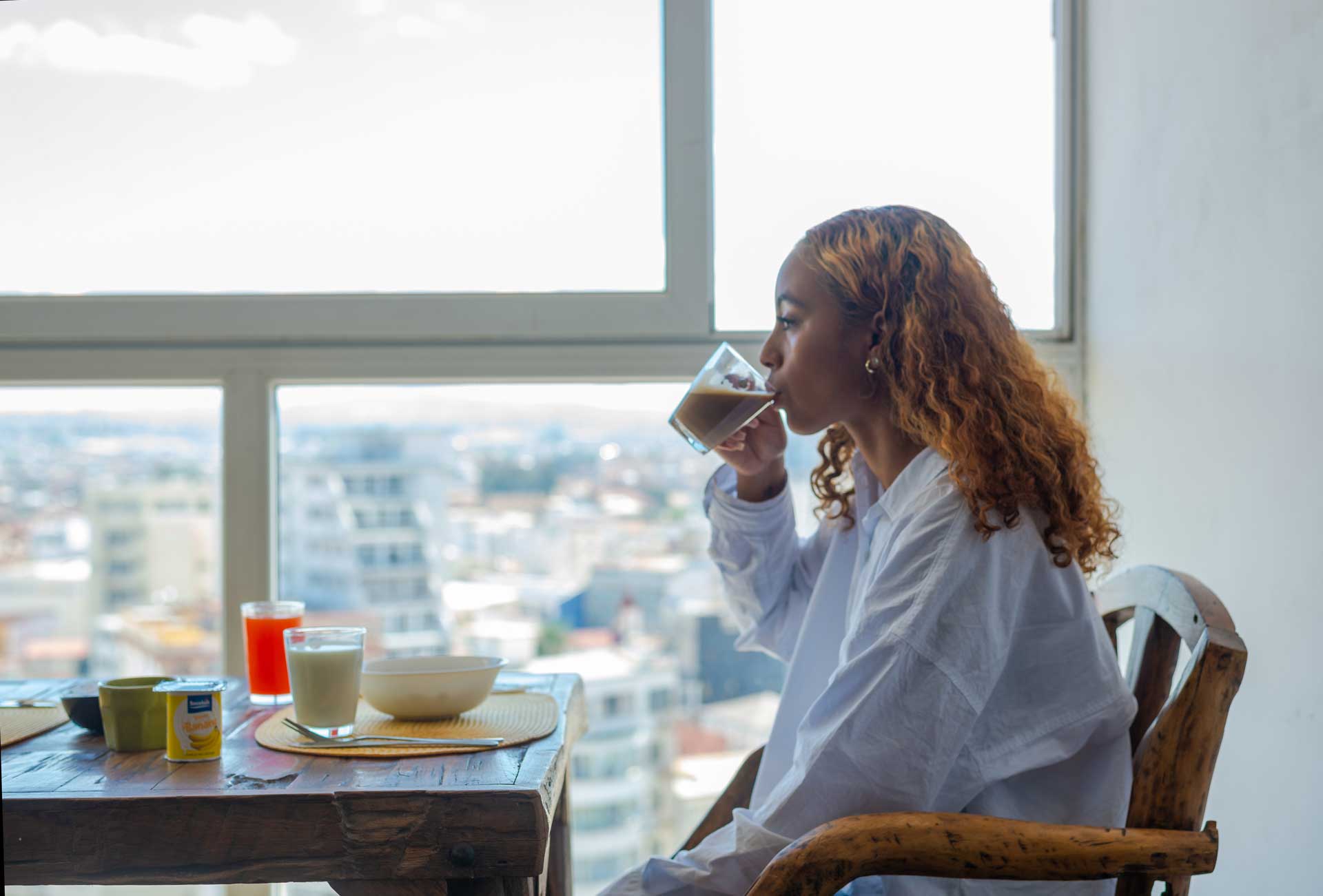 Vue panoramique de la ville dans le cafétéria Hotel le Pousse Pousse Antaninarenina